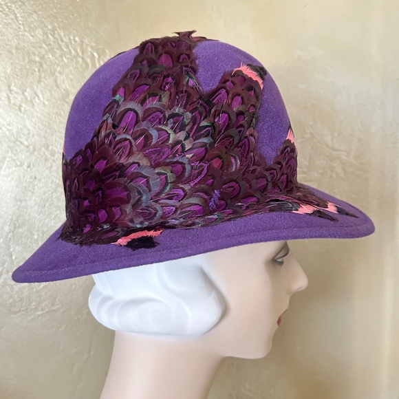 ONE OF A KIND DESIGNER JACK MCCONNELL VINTAGE PURPLE FELT HAT + FEATHER DETAILS - Picture 7 of 11